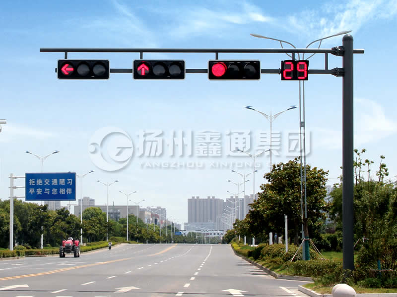 XHDG-002，F(xiàn)型懸臂信號(hào)燈桿